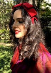Bowtia Keten Kırmızı Kurdeleli Taç